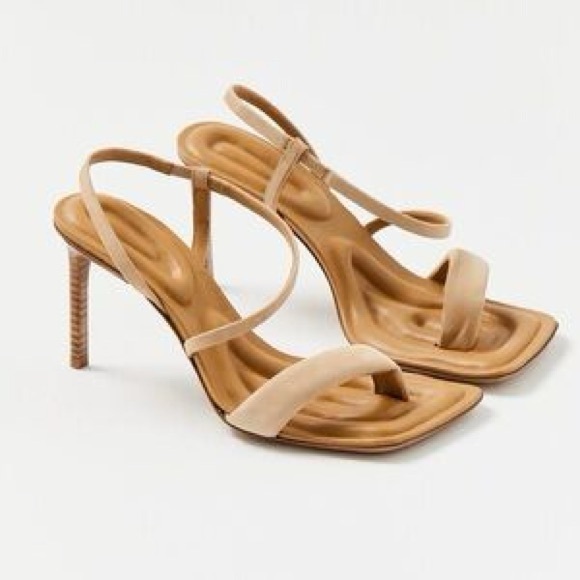 RARE JACQUEMUS Les Limone Sandals in Nude - Picture 1 of 5